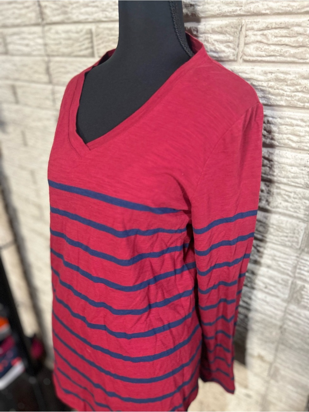 Orvis Striped V-Neck Long Sleeve Top - Red & Navy Size Medium Patches on Elbow - Picture 2 of 10